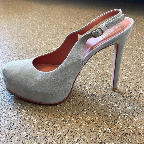 Heels - Picture 3 of 6